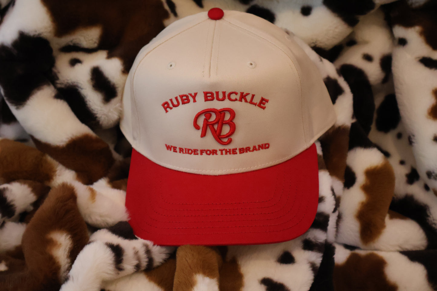 Two-Tone Ruby Buckle Hat